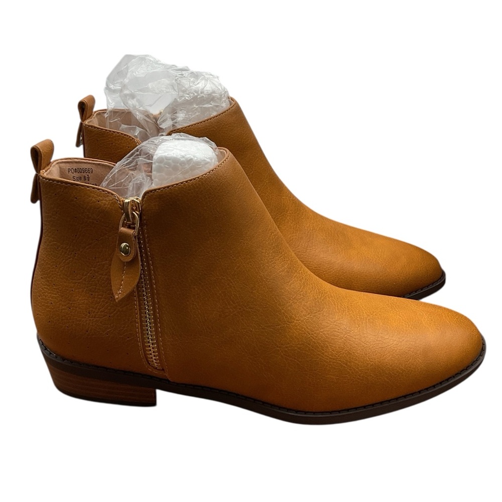 NWT Journee Collection Journee Collection Ellis Stacked‎ Heel Booties 9 M Y2K